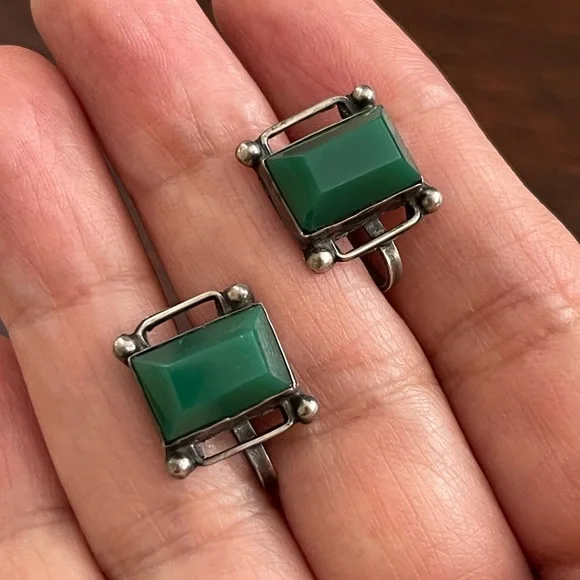 Art deco style glass chrysoprase solid silver screw back earrings - Picture 6 of 8